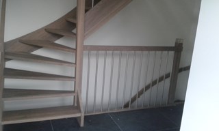 Eiken trappen met RVS details in Koedijk