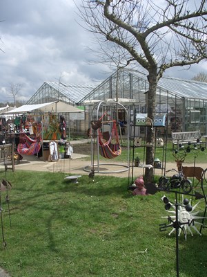 Hangstoelen op de lentefair wilmaswereld