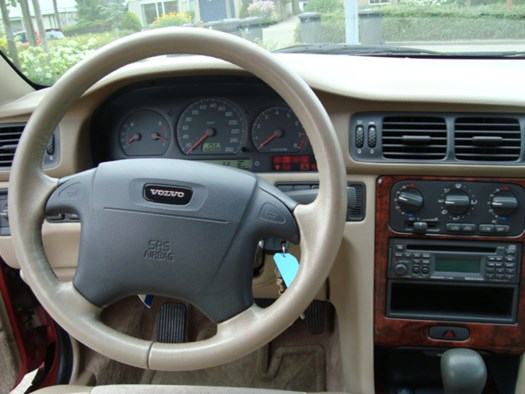 Volvo C70 2.5t dashboard