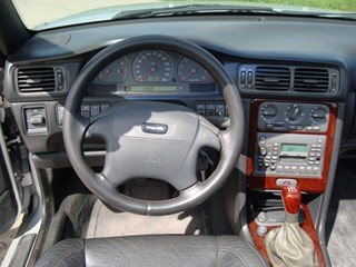 Volvo C70 cabriolet dashboard