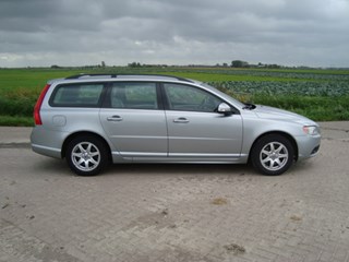 Volvo V70 2.4d Momentum rechter zijkant