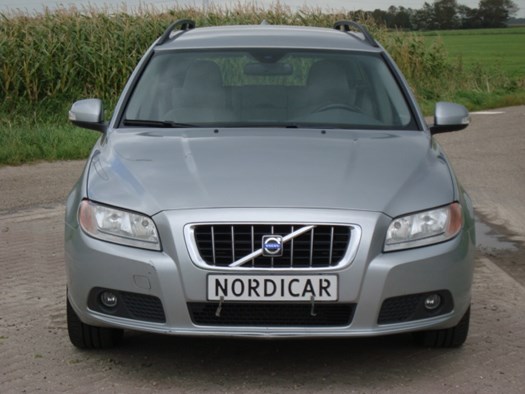 Volvo V70 2.4d Momentum voorzijde