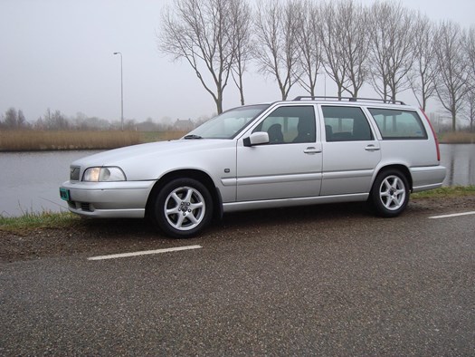 V70 classic 2.5d linker zijkant