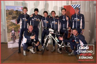 Het BKS Schagen MTB-team voor de start