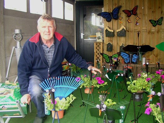 De vogels zijn uitgerust met plantenbak of regenmeter