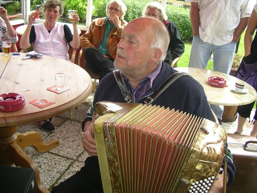 Het werd steeds gezelliger op het terras van Halfweg