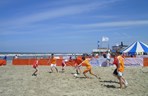 Ideaal weer voor een partijtje beachvoetbal