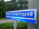 Via het  Harm Vrielingpad is het monument te bereiken