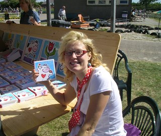 Mirjam Venniker met haar nieuwe kinderboekje