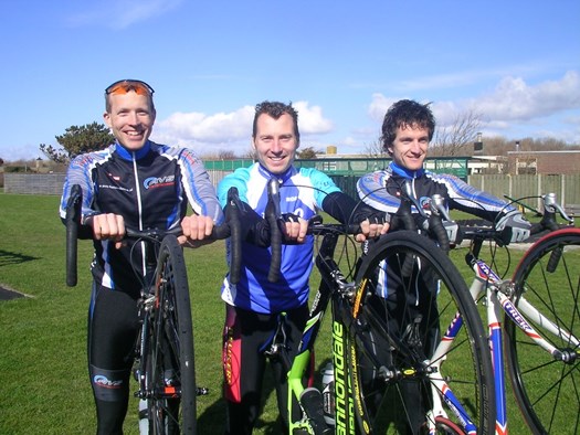 Ambro, Bram en Christian gaan de Alpe d’Huez op