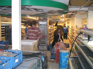 Er wordt nog hard gewerkt in de SPAR supermarkt