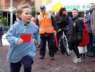 Jeugd loopt 25 mei 1 km door Schagen