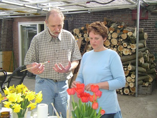 Ton Hermes, hier tijdens een workshop van Bloeiend Zijpe