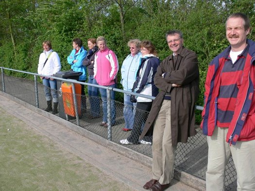 Meerdere ouders zijn meegegaan om de spannende wedstrijd te kunnen zien en een steuntje in de rug te