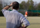 Coach Ernst krijgt een hard hoofd in een overwinning voor Magnus......