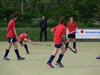 je zou toch niet denken dat coach Molenaar binnenkort 50 wordt.......