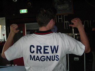 Model Jaap showt een primeur: de Crew Shirts (staat je goed, Jaap!)