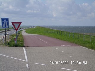 Wind in de rug op de afsluitdijk